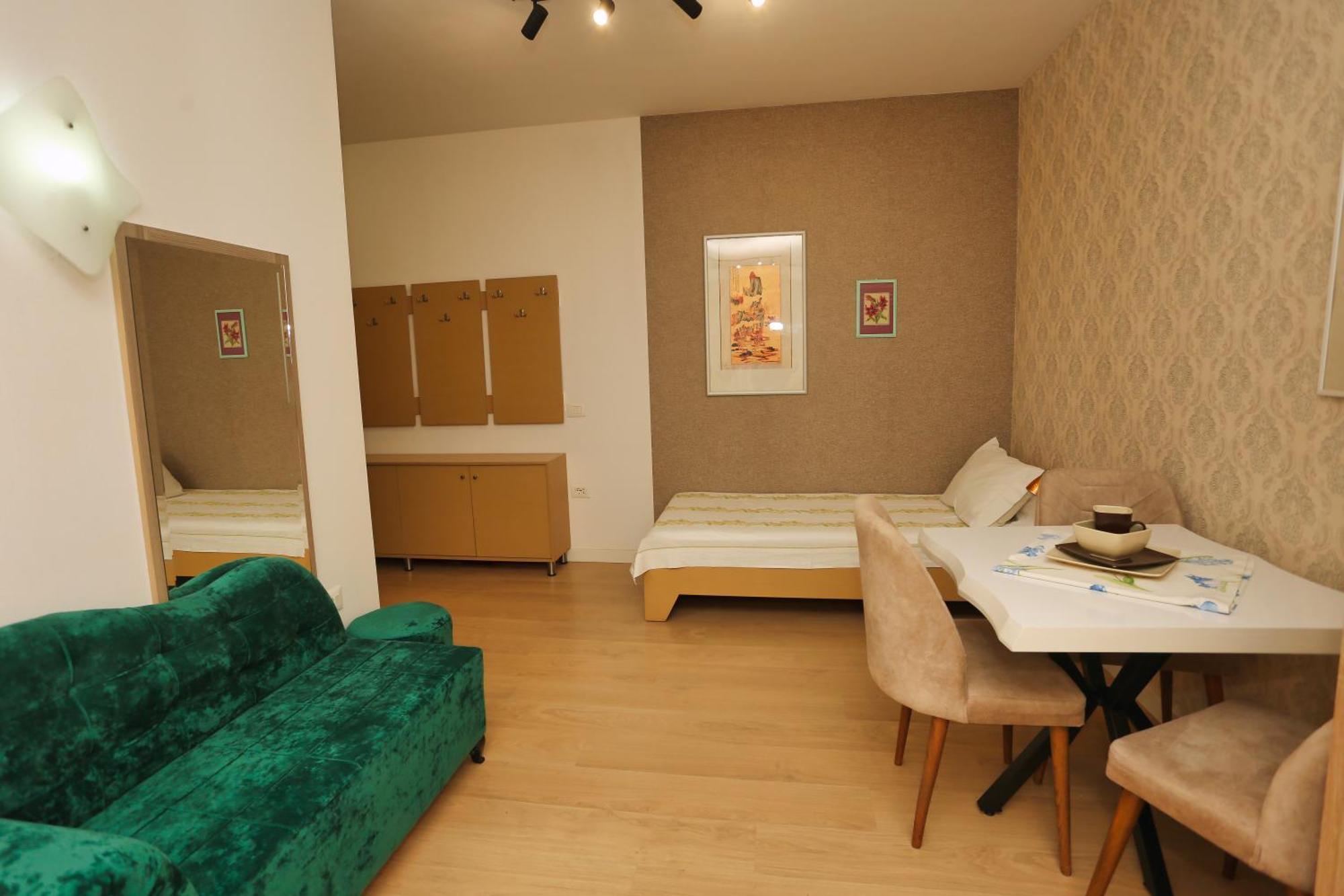Cozy Apartment Near Square 21 Tirana Esterno foto