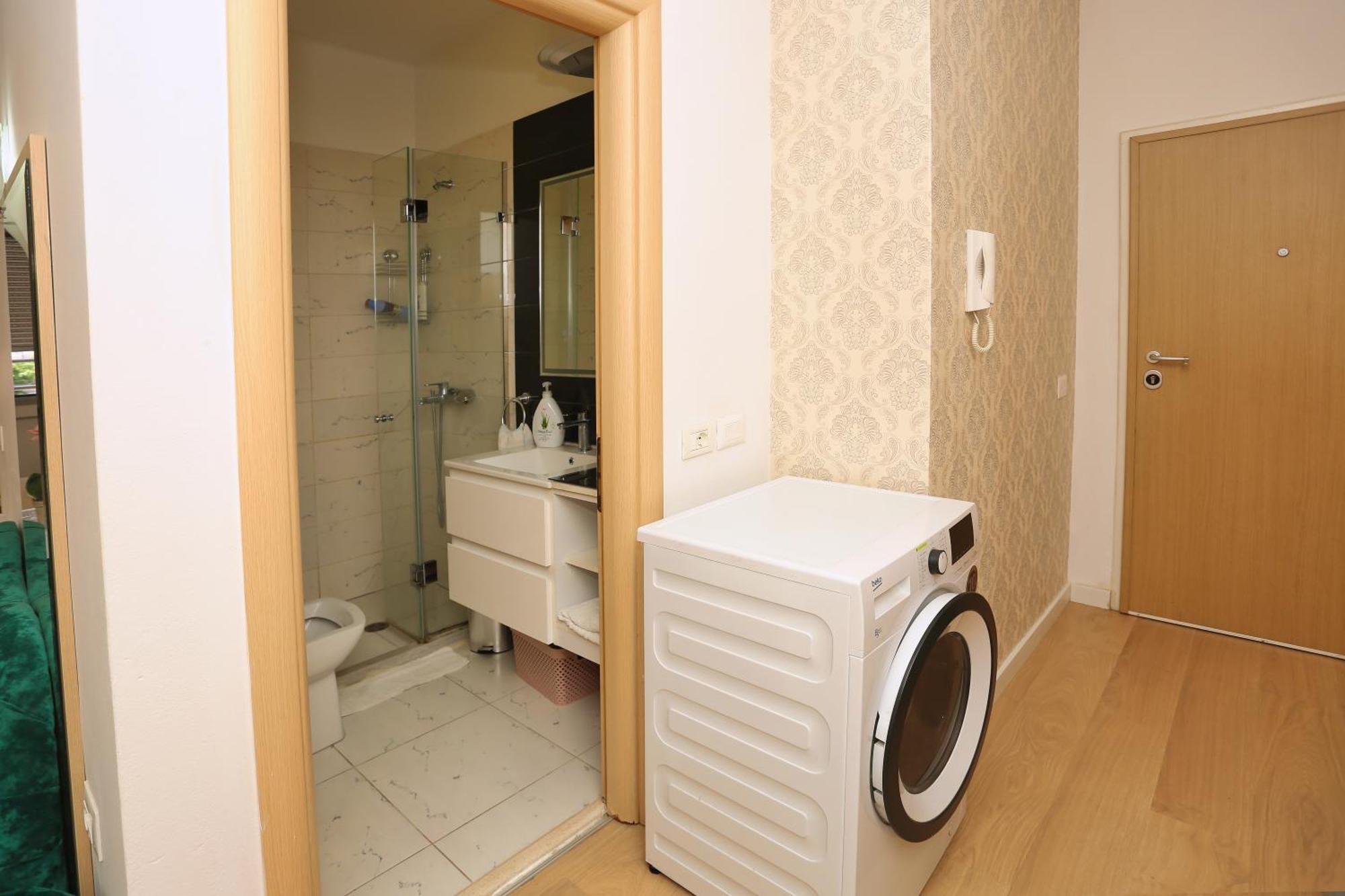 Cozy Apartment Near Square 21 Tirana Esterno foto