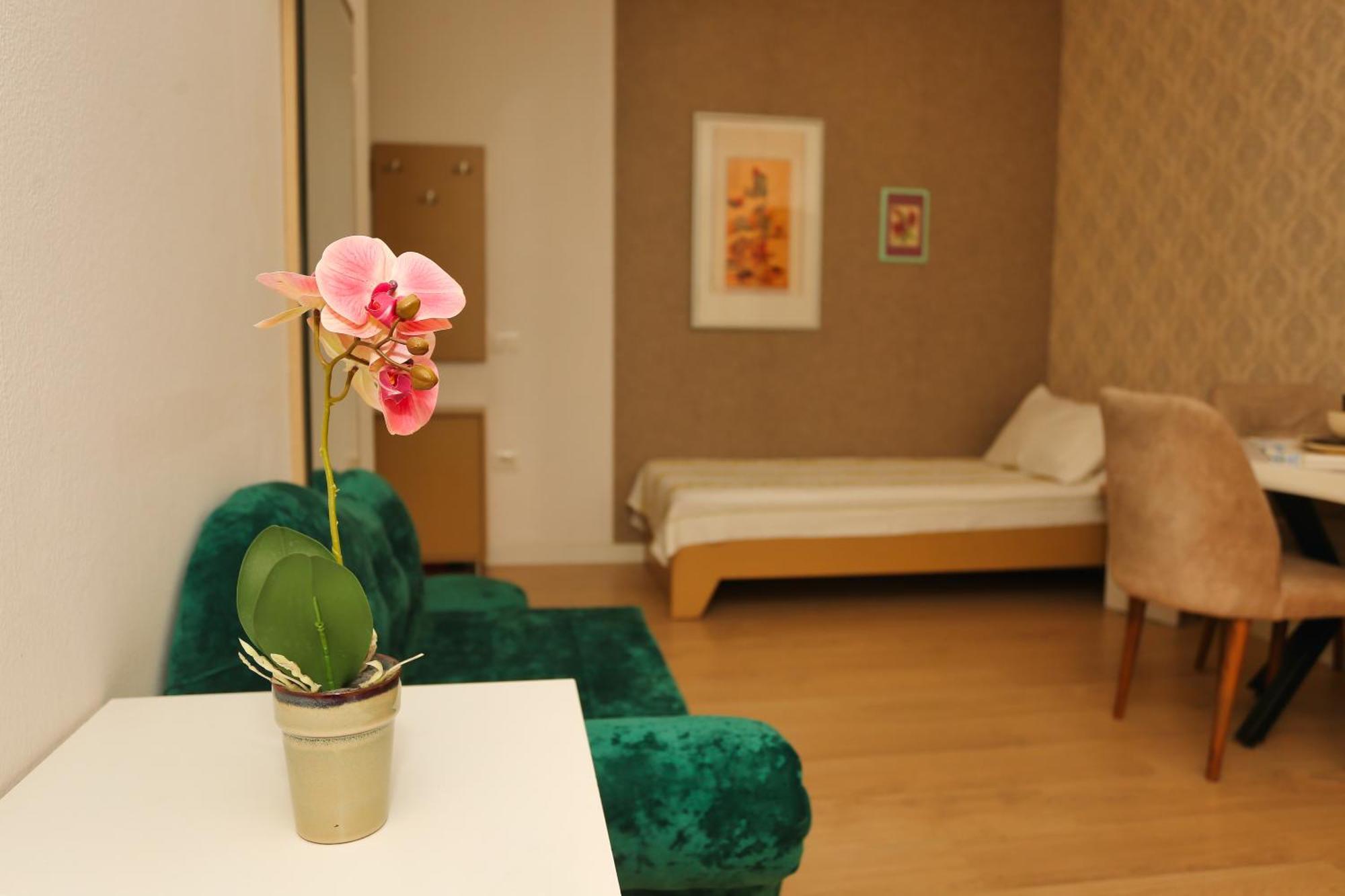 Cozy Apartment Near Square 21 Tirana Esterno foto